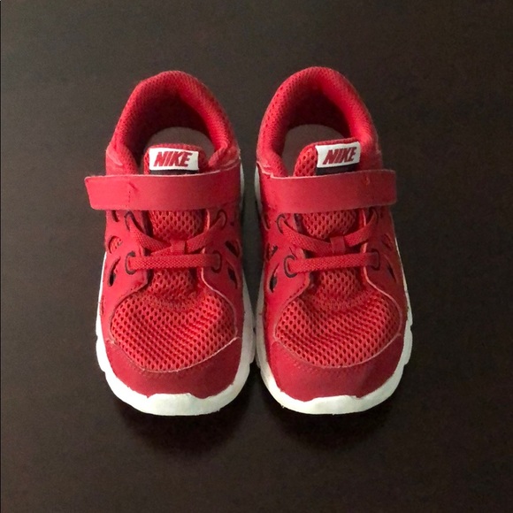 red nikes for toddlers